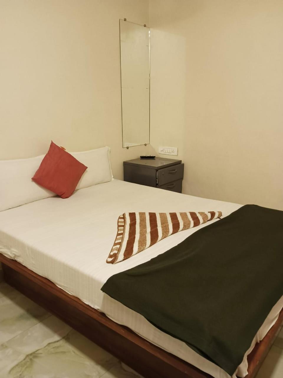 New Hotel Tara By Glitz Hotels Mumbai Exteriör bild